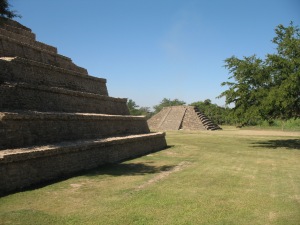 Lagartero temples